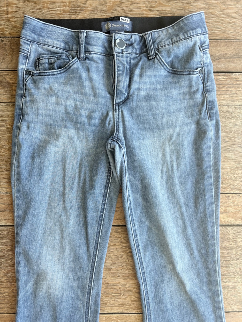 Democracy Women’s Light Blue boot cut Jeans Size 6 0628